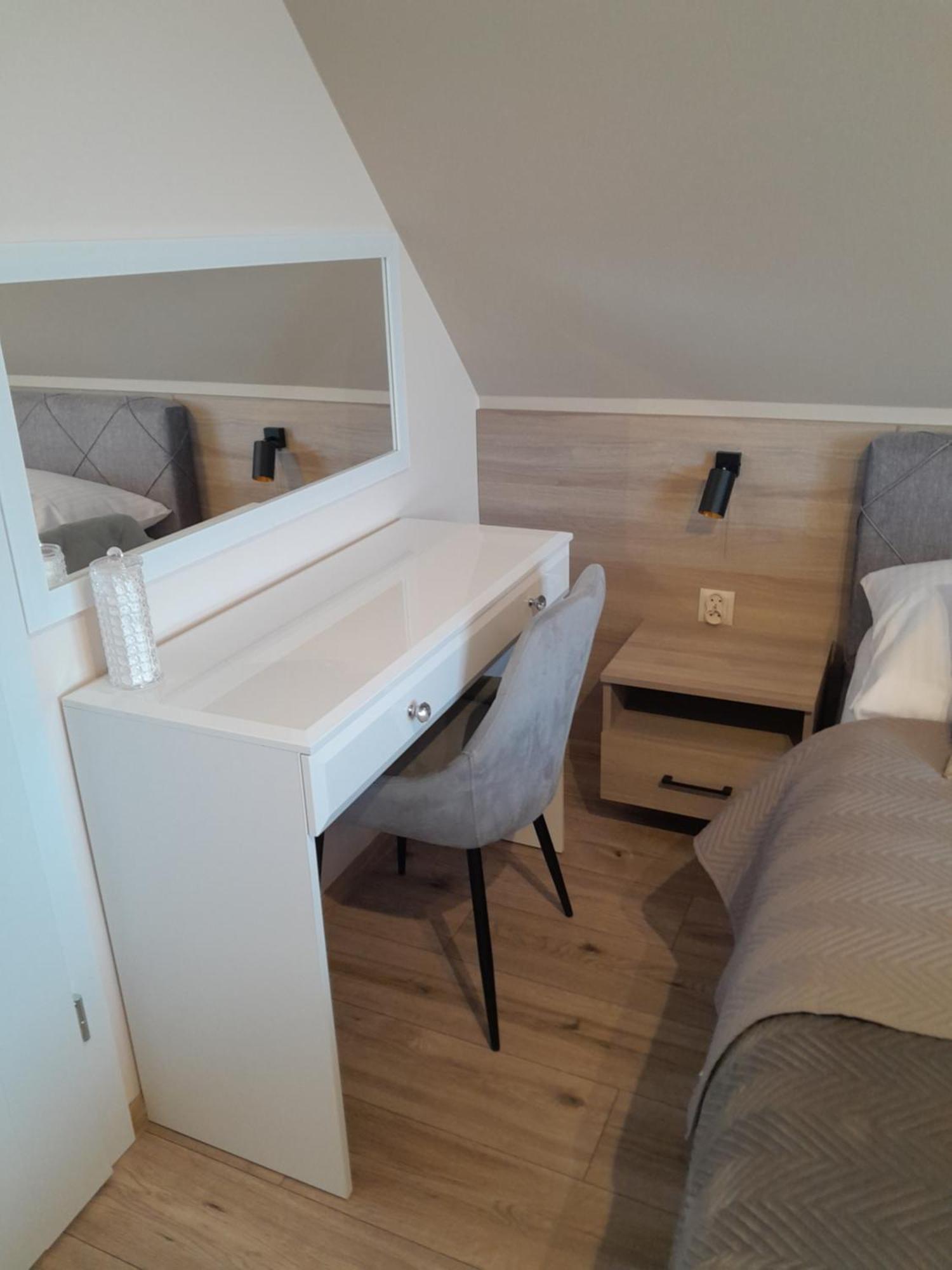 פז'מיסל Domek Pod Brzozami Z Jacuzzi ,Grillem I Tarasem מראה חיצוני תמונה
